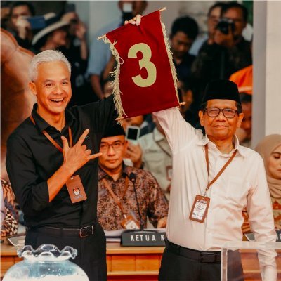 Relawan Ganjar Pranowo dan Mahfud MD maju Capres-Cawapres pada Pemilu 2024 menuju Indonesia Emas 2045. Email: ganjar.mahfud@hotmail.com #GanjarMahfud