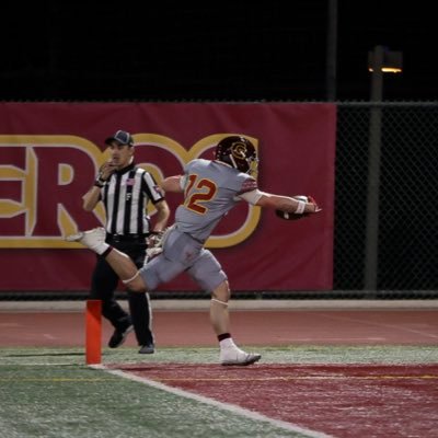 Glendale community college FR slot/wr 5”9 175lbs, 4.5 40 yard dash(laser timed) GPA: 3.8