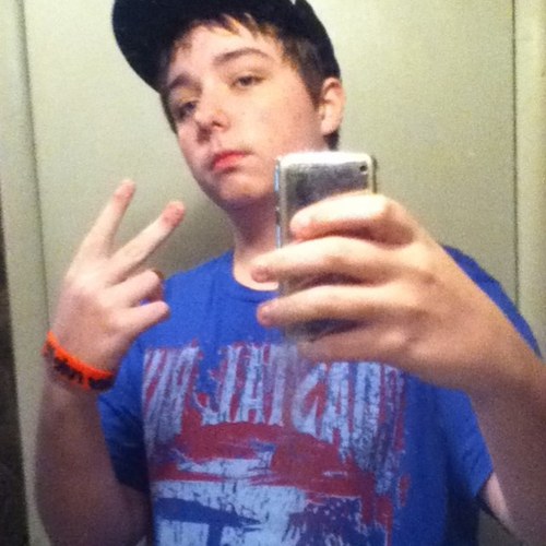 Shadyfan1023's profile picture. im tha shiz bro