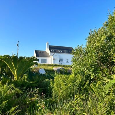 Beautiful holiday home in Donegal stunning view overlooking the Atlantic Ocean. Walking distance to Teach Jack's for good food & craic teachcarraig.22@gmail.com