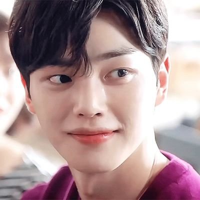 skql_butterf1y's profile picture. 연애는 성가셔도 썸은 타고싶은 남자.