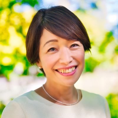 「来世も議員で戦うぞ！」という父の最期の言葉を受け継ぎ出馬／一家で合計当選回数10回／2023年初当選(1期目)／信念は「１人の声が国を動かすことができる」／夫と長男の3人家族／介護福祉士、ケアマネジャー介護業界に17年間従事／介護職員初任者研修講師／東京女子大学短期大学部卒／新潟県新潟市出身／公明党三鷹市議会議員