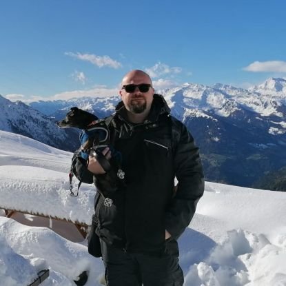 zilvio's profile picture. E' il miglior chitarrista nel campo dei peggiori chitarristi.
Vince premio no-bel ma anche il sim-pa