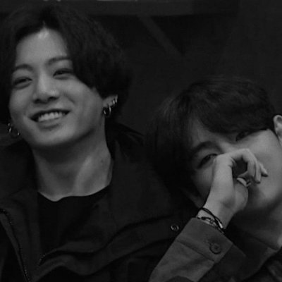 Naturally introverted, Selectively Extroverted (◍•ᴗ•◍)
#LoveMyself
She/her
Here only for @bts_twt