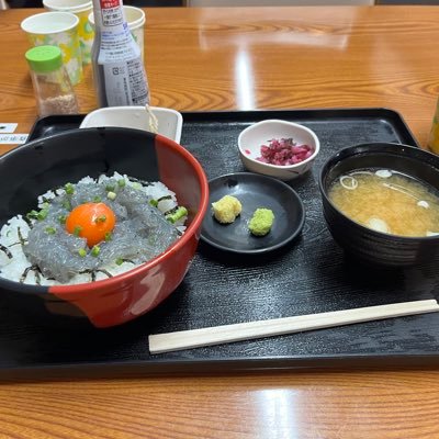 kensin46493939's profile picture. のんびりアニメを見るのが趣味です。ほのぼの日常系からホラー、バトル物、恋愛、歴史物と幅広く見てます！ゲームも好きでスマホゲーからレトロまで色々楽しむタイプ。風雨来記とか好きです。あと色々な地方のマイナーグルメを食べに行くのがマイブーム。地方ならではの和菓子を発掘していきたい今日この頃。