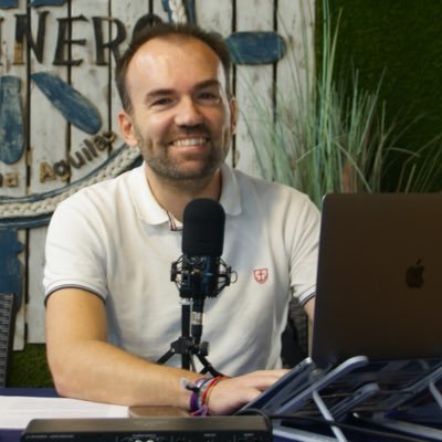 #Periodista | #Dircom y #communitymanager freelance | Apasionado del #medioambiente, el #deporte y la #música | #Presentador del #podcast “Hora Verde” 🌍🎙