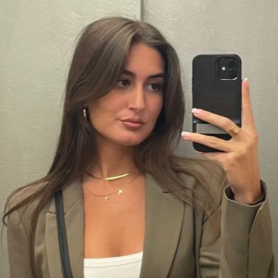 maeva071299's profile picture. 