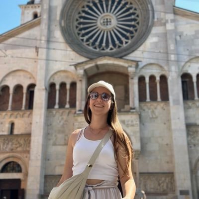 julia_roig's profile picture. Entre museos ✨