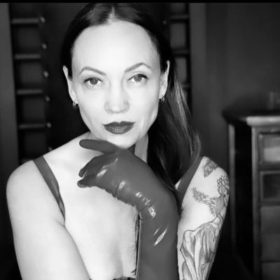 mistress Cindy , PRO DOM ! , seeking for a submissive male to serve me and be fully owned by me