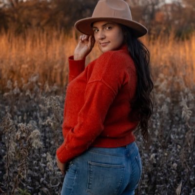 moonmama998's profile picture. blessed mess • mama •