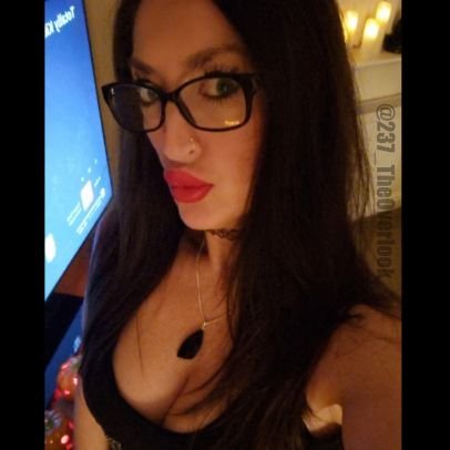 🖤 #HorrorMovies 🖤 #HorrorArt 🖤 #DarkArt 🖤 18+Only!!! 🔞 I don't own the images/pics I post (apart from my selfies) No drama, just fun. 💀🤘