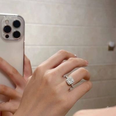 أومن بأني أملُك أفضل شخص بالعالم ❤️💍.
