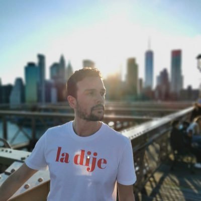 Reportero 📺 en @Rtve Siempre con la mágica sensación de contar todo lo que está en el aire. Periodista. Pasión por la Radio y la Televisión 🎙️🔴