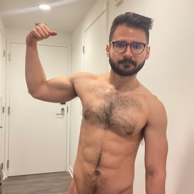 25-year-old gay nerdy otter who’s also into fitness/working out. https://t.co/VAWNDf1WFY