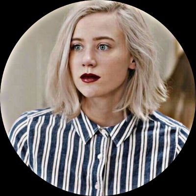 ━━ ♡ Durmstangʻʼ ✩彡 ❛Sexto curso.❜ ᦾ ⟬Hija de Milen T and Dylan H.⤻Ahijada de Alice Malfoy y de Draco Malfoy.ᜰ 17 años & tercera generación⟭ˊ