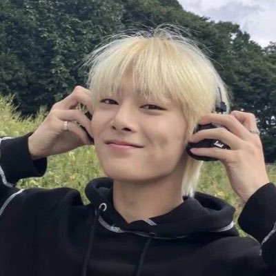 inosuuk_'s profile picture. eu i lino vendo memes de gatinhos