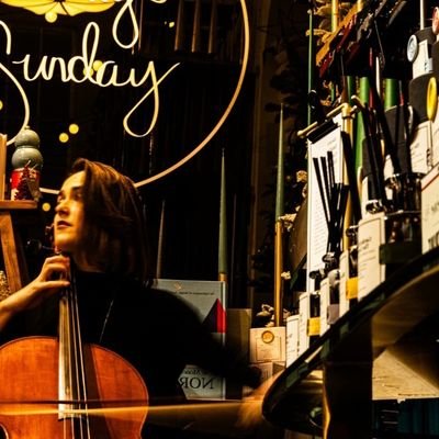 Cello Tutor & Freelance cellist 🎻 Musicologist.
Likes to take the odd picture 📸