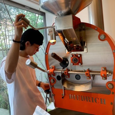 バリスタ歴6年|全日本コーヒー商工組合連合会(JCQA)認定コーヒーインストラクター|間借りCafe Trekオーナー|家コーヒーのおすすめやコーヒーの雑学などブログに載せてます！🌲☕️