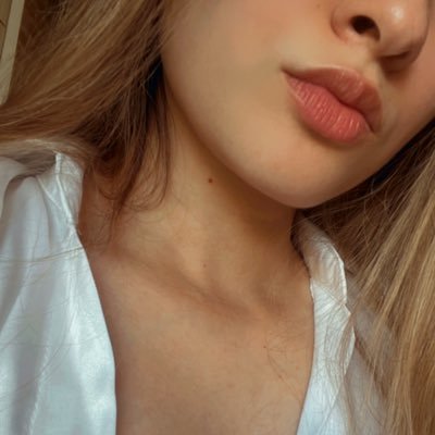 DanielaRengif20's profile picture. Tener la valentía de no saber y dejarlo ser 🌻