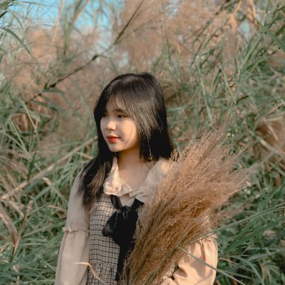 Anh nói thích trời mưa, em chính là mùa hạ. Anh nói thích của lạ, vâng ạ có em đây.