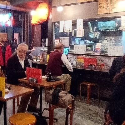 戦後日本の復興を差配した「丸ビルの五階」と呼ばれた伝説の男。
～その弟子で元外交官の師匠。
～より口伝を受けた私で３代目。
様々な先人に智慧を受け、禅を独学、悟りを開く。　
凡そ教え伝えることが人生の役割と観念している人。  　　　
『自己放下』