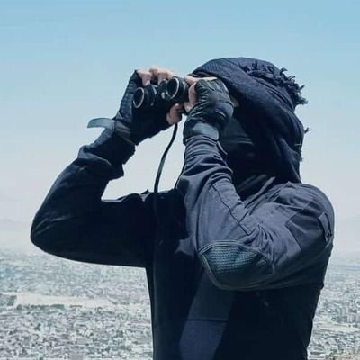 په چا مه بوج کيږي ،
که ارزښت ورته ولرﺉ ،
نو د ډېرو نيمګړتیاو سره سره به دې قبلوي !!!