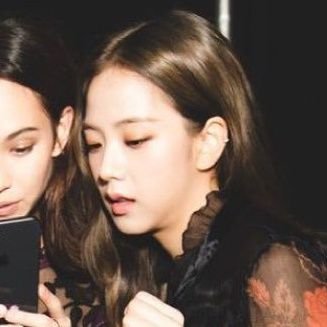 SchoolHeroine's profile picture. Slowly disappearing