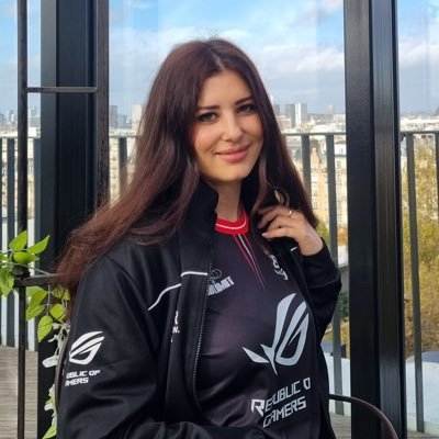 ✨ Ambassador #VALORANT for @ASUS_BK_ROG ✨Immo 3 Peak x 2 ✨Streamer Partner @twitch ✨Partner @GUNNARFRANCE & @holyenergy_ (code lalita) ✨
👶x 1