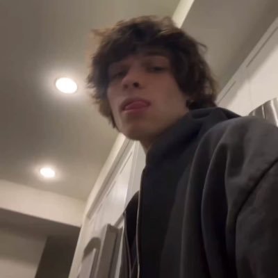 iluvmitski_'s profile picture. him libra 19