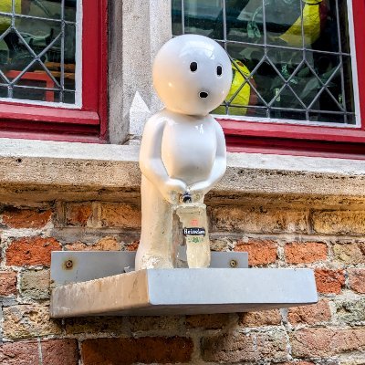 No_Pineapples's profile picture. 《《《 Today we laugh with flowers in our hair. Tomorrow, who knows? 》》》