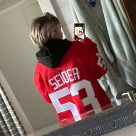 15 from Michigan I love hockey. My boyfriend is Willy Nilly