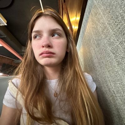 HenrichsElsie's profile picture. annoying AND not funny!