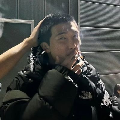 ttkwitch's profile picture. only army | peralta | @BTS_twt                                      eu, guinho i peralta dormindo o tempo todo