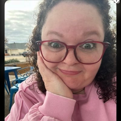 Lover of LOTR, HP, bad reality TV, 90s Nick, owls, reading, music, and my dog Chewy. Enneagram type 5 allllll the way. 🤪