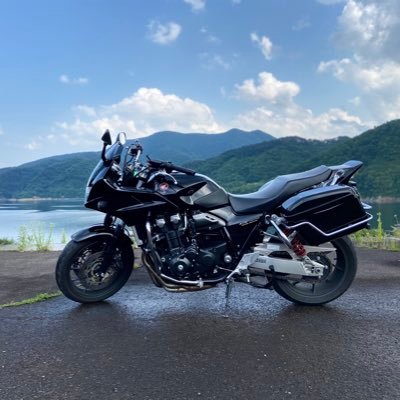 バイク用垢🏍️
◻︎CB1300SB owner                                     
◻︎バイク上手くなりたい。
◻︎色んなとこ行きたい。
◻︎バイク好きと仲良くなりたい。