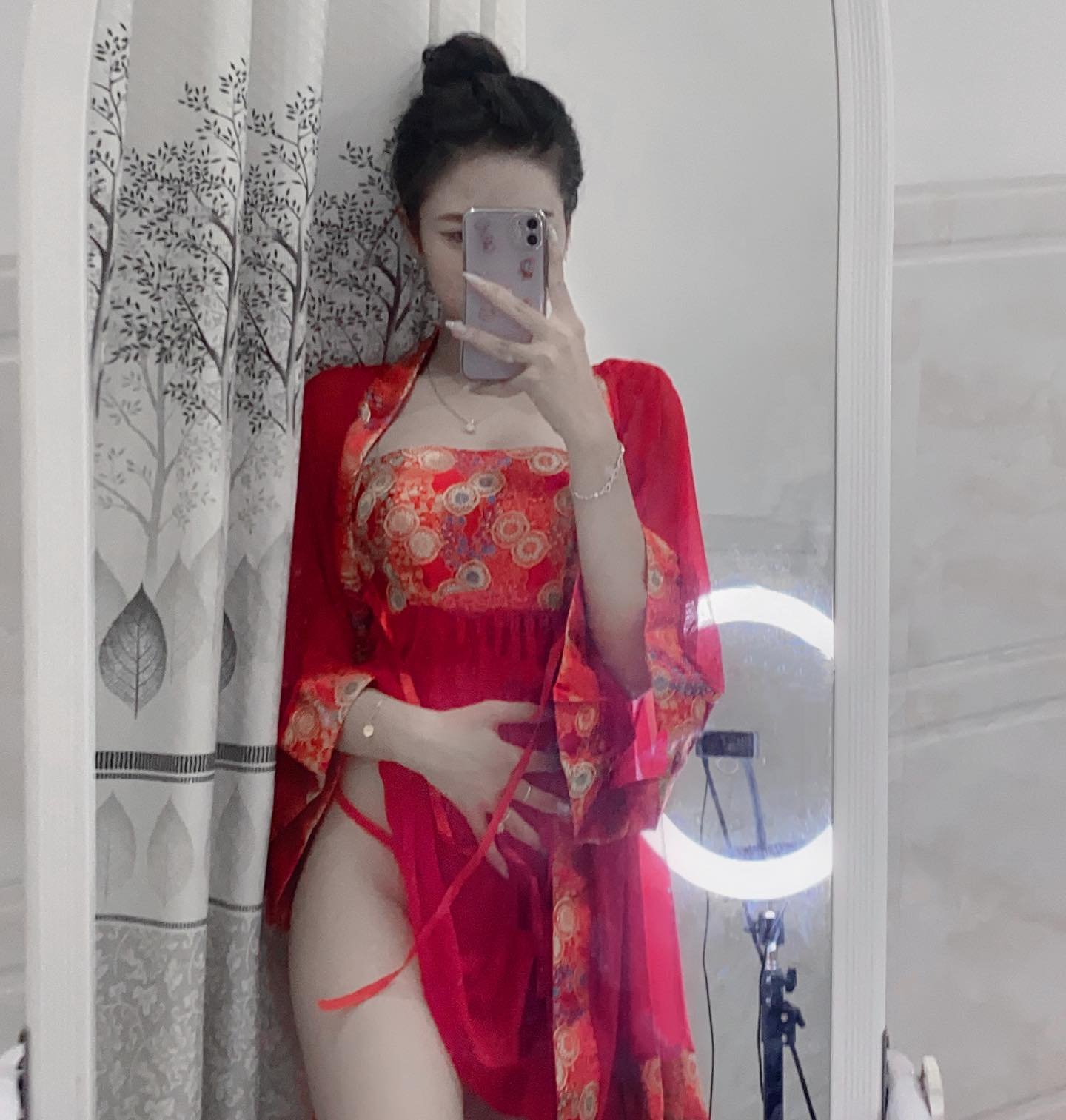 Cho dù bạn có hậu đài ,Có cây to để dựa ,Có người yêu , Thanh xưân , Sắc đẹp , xuất sắc , hoàn hảo