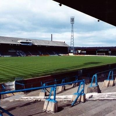 Lifelong fan of Huddersfield Town, the Yorkshire club ! Proud to be a Terrier and of my roots 👍💙🔥⚽️ 🇮🇪💚