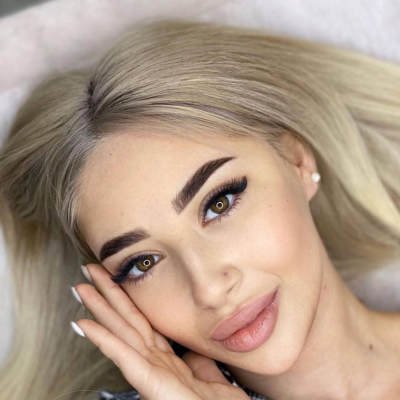 CarriHark's profile picture. 