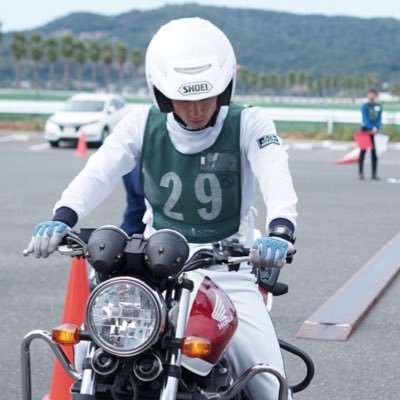 【第19回教習所安全運転競技大会、1本橋部門第4位🏅 】 ◻︎バイク歴：隼、CB400SF、XLR125、VTR250🏍️ ◻︎隼で九州一周、四国一周、一人旅経験あり🛣️ ◻︎バイクの魅力を伝える為二輪指導員へ👍◻︎二輪免許にチャレンジする方を全力で応援します💪 ◻︎無言フォロー大歓迎です😁