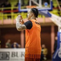 Zeke (@_zekeiju) Twitter profile photo