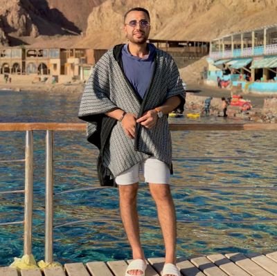 لا تتعامل مع الجميع بتلقائية مفرطة لأن تفكير الناس ليس دائمآ مثل تفكيرك..