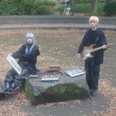 どこか懐かしくも未知の空気感をまとった楽曲を制作する二人、ムコー(@iguchimuko)と大谷遊園地(@otaniland_306)による新世代ニューウェイヴユニット❕ 通販部→https://t.co/Yf6VNDm23m