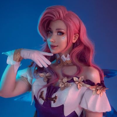 KurutaMiss's profile picture. Your daily Lux cosplayer 🌟 Streamer 🌸 League of Legends, Valorant and Genshin 👀