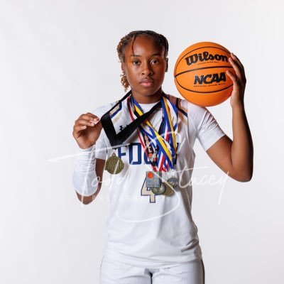 Class of 2026’|Foley High🦁 🏀. 3.8 gpa Student- Athlete| #4 Foley Varsity Basketball 5’8 155lbs. amiyahcarvin05@icloud.com| College Coaches come my way!!