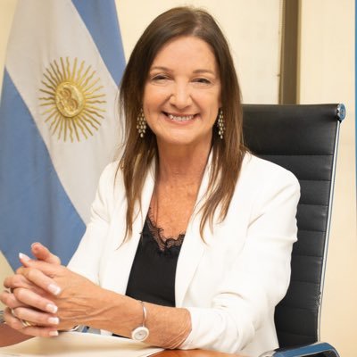 Paola Tamburelli @ptambu Licenciada en Relaciones Internacionales. Ex Administradora Nacional de @ANACargentina Mamá de Santino. Aviación, siempre. ✈️