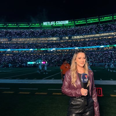 Sunday Night Football Sideline Reporter en Español🏈@nbcuniverso @telemundo🎙️Bilingual Sports Anchor 9x🏆EMMY Award Winner Sports Anchor & Reporter