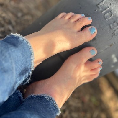 Have a feetfinder, onlyfans, instagram. Pictures $5,Audios $15,Personalized pictures and videos of my beautiful feet $ 25