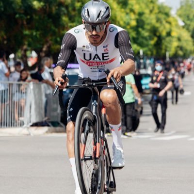 ciclista profesional colombiano 🇨🇴 UAE TEAM EMIRATES 🇦🇪