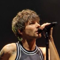 ave ⭐️ (@fallinthruwalls) 's Twitter Profile