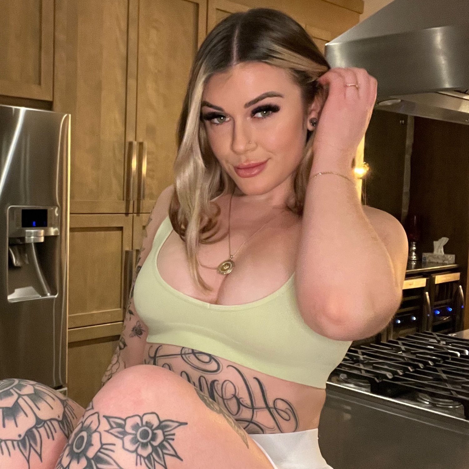 your fav tattoed 5'2 whore 🙈
follow my main: @xMaudeHottie
